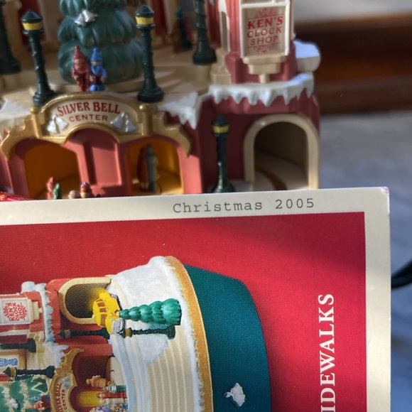 Hallmark 2005 Silver Bells City Sidewalk Animated Musical Plug In Ornament VTG - Picture 4 of 11